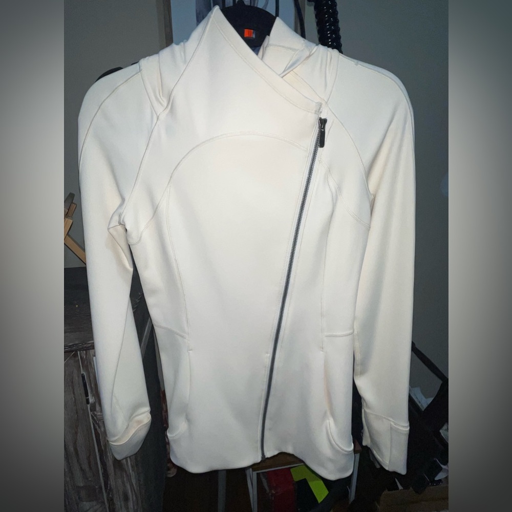 Lululemon soft zip up never worn tags off. Size 4 cream color